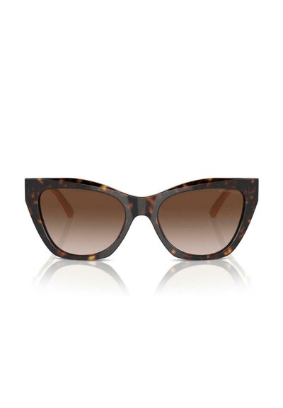 Occhiali da sole a forma di occhio di gatto con montatura in plastica tartarugata marrone e lenti gradientate marroni. Angoli accentuati e tempie larghe esaltano il design audace.