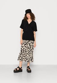VILA VIFINI NOOS - Blusa - black