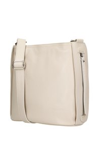 Krémová kožená taška přes rameno s texturovaným povrchem, zipovou postranní kapsou a nastavitelným popruhem. Jednoduchý a obdélníkový design.