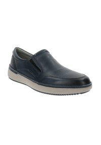 Zapato slip-on azul marino con parte superior de cuero perforado, paneles laterales elásticos y suela de goma de color claro con patrón de agarre texturizado.