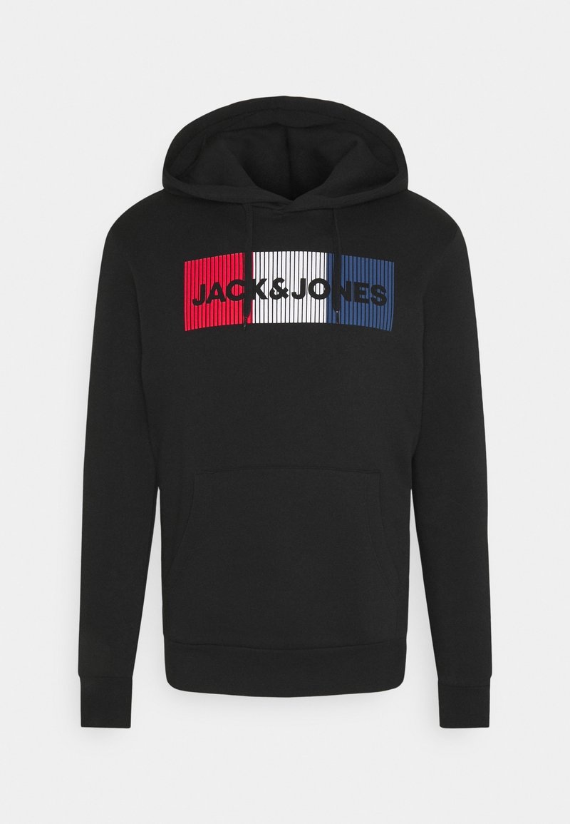 Sudadera negra con un gran logo gráfico en rojo, blanco y azul. Incluye un bolsillo tipo canguro y cordones en la capucha.