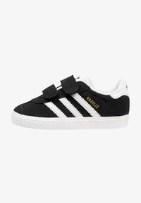 Niewybrane, core black/footwear white