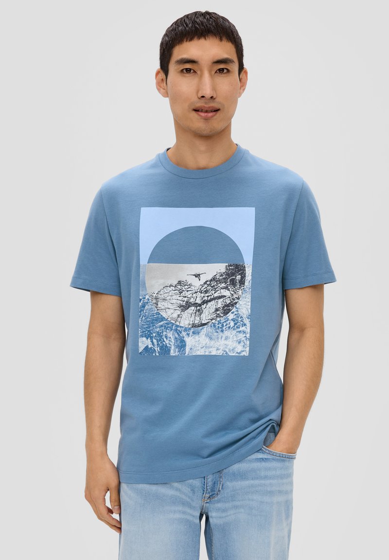 s.Oliver MIT FRONTPRINT - T-Shirt print - hellblau