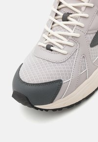 HI-TEC HTS74 MAGNUM UNISEX szary
