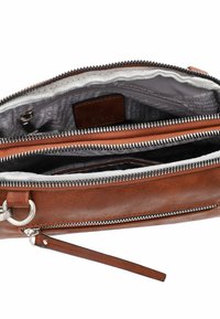 Brun læder clutch-taske med flere lynlåslommer. Det foret indre har en grå stof med subtile mønstre. Læderrem inkluderet.