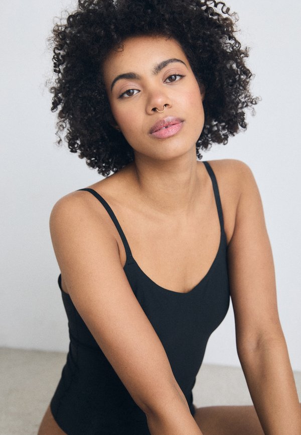 SCULPTED FIRM STAY PUT  - Shapewear2