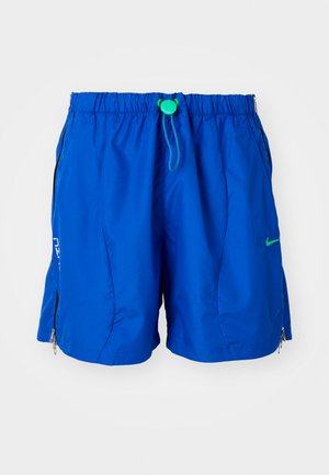 Niebieskie sportowe kąpielówki z elastycznym pasem i regulowanym sznurkiem. Posiadają kieszenie na zamek oraz akcent z logo z przodu.