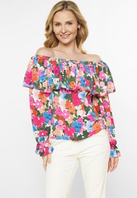 Blomstret off-shoulder blouse med rynket halskant, livlige farver som pink, blå og grøn, lavet af letvægtsstof.