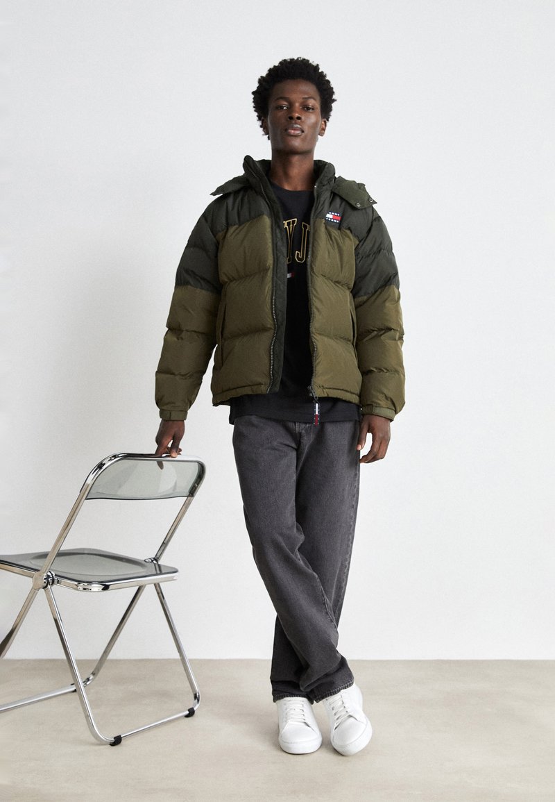 Tommy Jeans ALASKA COLORBLOCK PUFFER - Down jacket - drab olive 