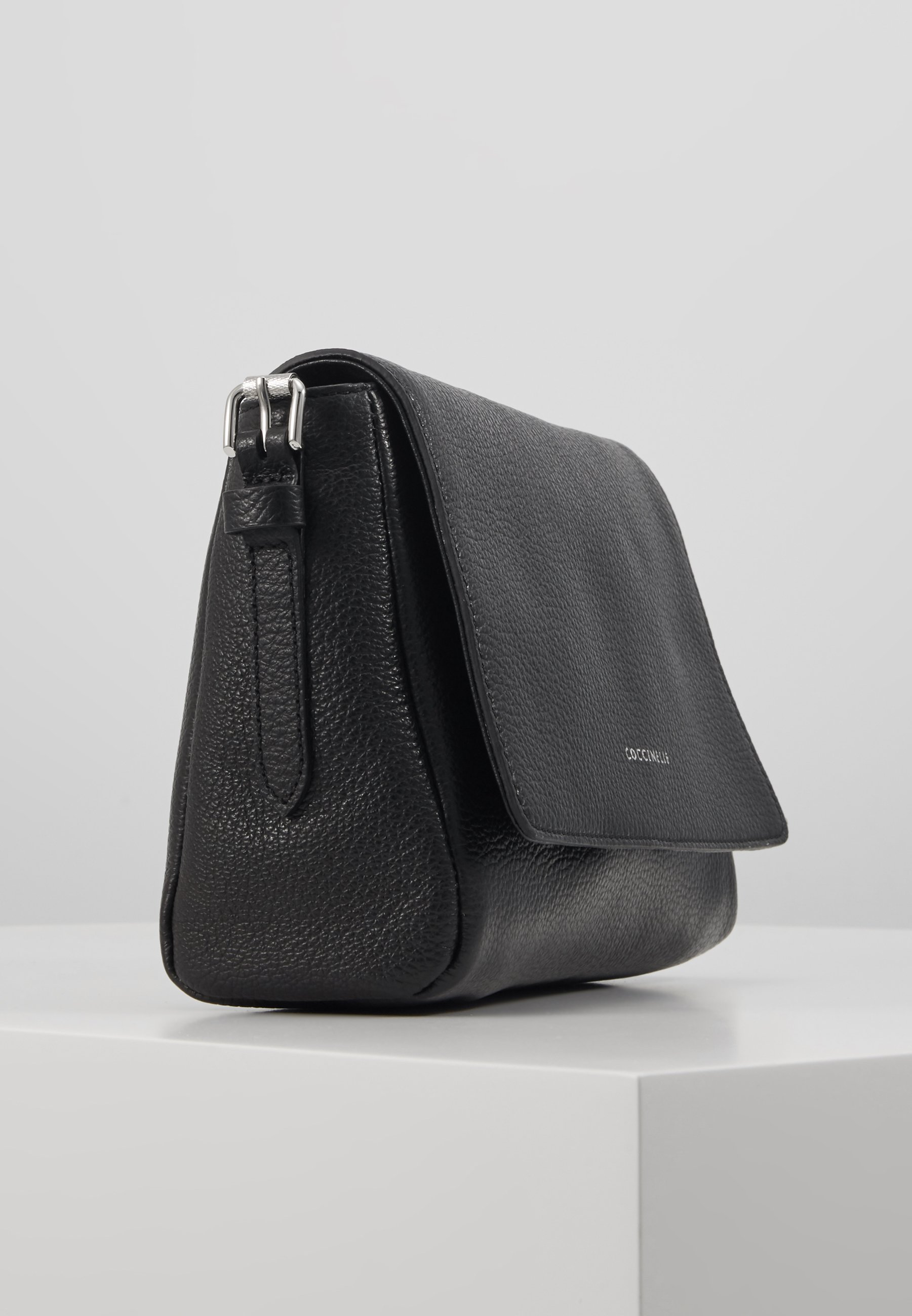 Coccinelle ALIX GRAINY FLAP Skulderveske noir Zalando.no Coccinelle ALIX GRAINY FLAP Skulderveske caramel
