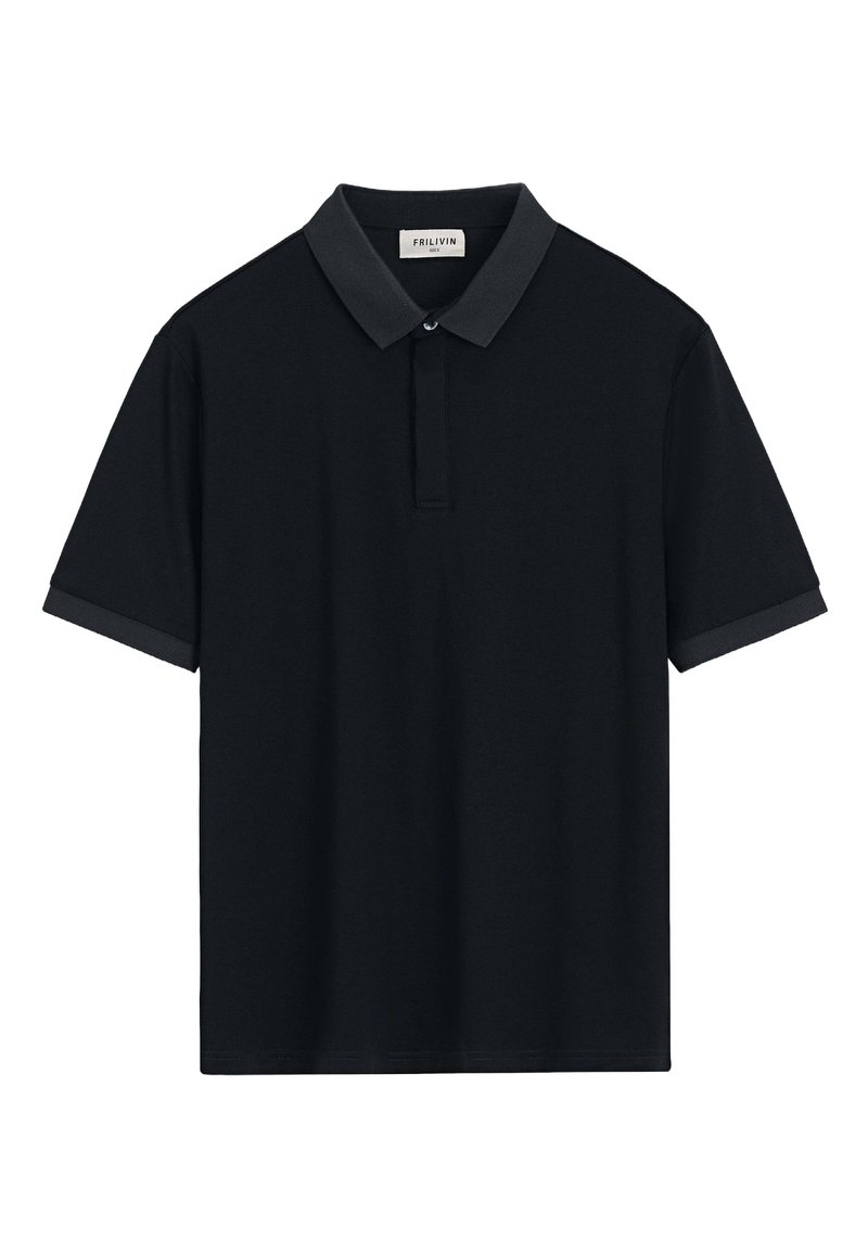Polo noir avec un col et des bordures de manches gris foncé contrastants. Présente une patte de boutonnage à trois boutons et un tissu doux et texturé.