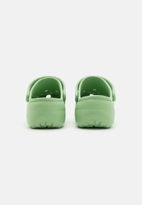 Crocs CLASSIC - Klompe - fair green