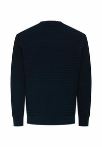 Pull bleu marine texturé avec un col rond et des manches longues. Comprend des poignets et un ourlet côtelés. La vue de dos montre un motif en grille.