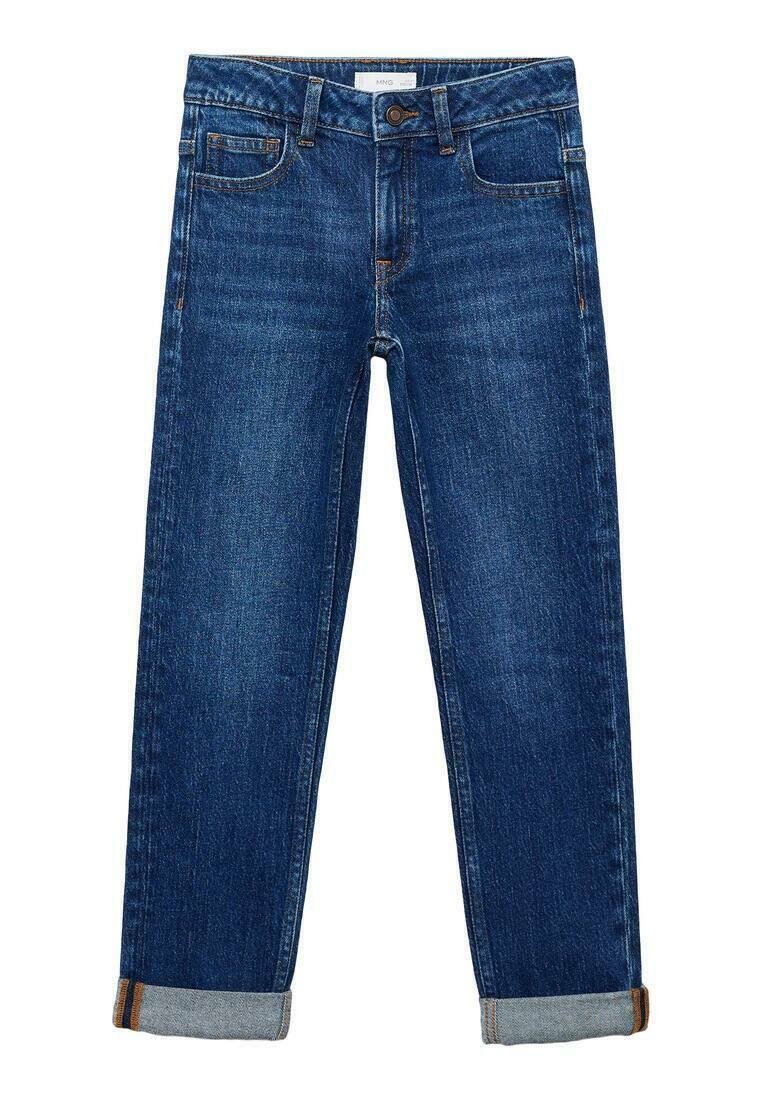 Temno modri jeans s ravnim krojem, petimi žepi in zavitimi robovi. Ima gumbasto zapiranje in subtilno zbledela mesta.