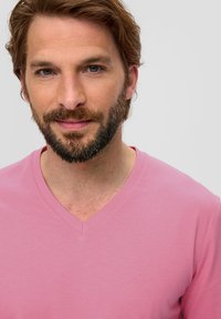 s.Oliver MIT V-AUSSCHNITT - T-shirt basic - rosa
