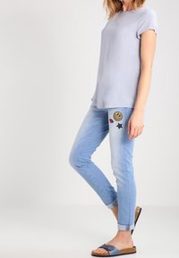 Zalando Essentials Blusa - light blue