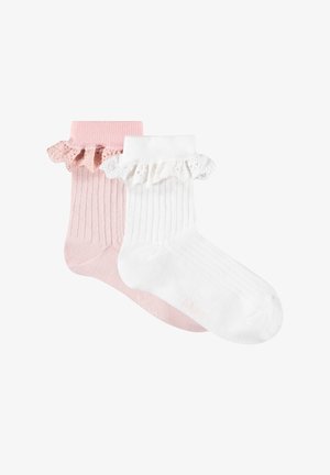Chaussettes en coton côtelé rose et blanc, chacune ornée d'une volante en dentelle en haut. La chaussette rose présente des accents rose clair, tandis que la blanche est unie.