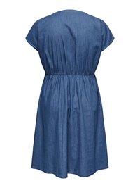 Robe en denim bleu à manches courtes avec taille élastique froncée, vue de dos, longueur genou avec un simple col rond.