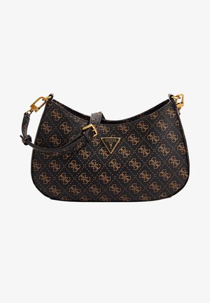 Borsa a spalla sintetica nera con hardware dorato, caratterizzata da un design a motivo con loghi intrecciati, placca a forma triangolare e tracolla regolabile.