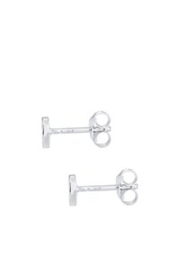 Pendientes de perno de plata de ley con un soporte circular y cierre de mariposa. Textura suave, diseño minimalista y marcados con "925" para indicar el contenido de plata.