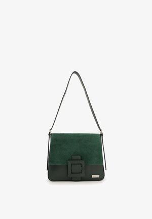 Grüne Leder- und Wildleder-Handtasche mit strukturiertem Design, ausgestattet mit einem großen quadratischen Verschluss, verstellbarem Tragegurt und glatter Textur.