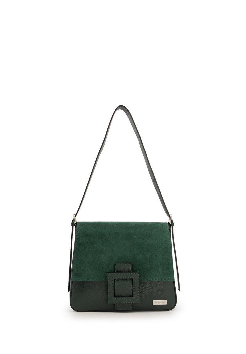Grüne Leder- und Wildleder-Handtasche mit strukturiertem Design, ausgestattet mit einem großen quadratischen Verschluss, verstellbarem Tragegurt und glatter Textur.