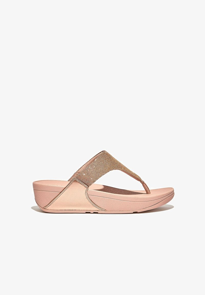 Lichtroze teensandalen met een brede band die is voorzien van een gestructureerde metallic accent, een gevoerde voetbed en een gematigde wiggenhak.