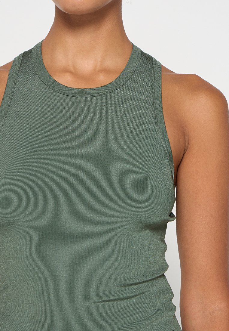 DEFINED RACERBACK