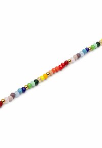 Bracciale di perline multicolore con piccoli gemme sfaccettate di vari colori, alternate a perline dorate.