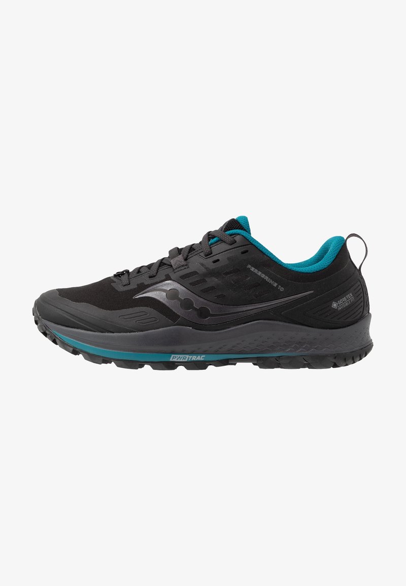 Chaussure de trail noire et bleu sarcelle avec un design à lacets, semelle robuste, adhérence PWRTRAC, Gore-Tex Invisible Fit et logo Saucony sur le côté.