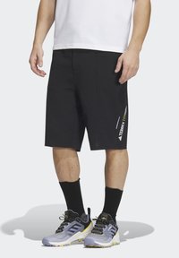 adidas Performance MEN NATIONAL GEOGRAPHIC SHORTS - Shorts - black