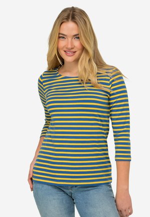 Gestreept shirt met blauwe en gele horizontale strepen, 3/4 mouwen en een ronde halslijn. Zacht, rekbaar materiaal.