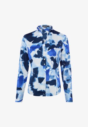 Overhemd met lange mouwen en knopen, met een abstract bloemenpatroon in blauw, marineblauw en wit, en een opstaande kraag, tegen een effen achtergrond.