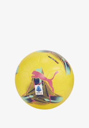 Gul fodbold med hexagonale paneler, prydet med et pink Puma-logo og multicolore grafiske mønstre. Inkluderer et Serie A-mærke.