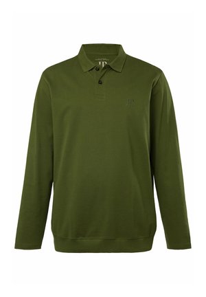 Olijfgroene polo met lange mouwen, met een kraag, twee zwarte knopen en een klein reliëf logo aan de linkerkant. Glad uiterlijk.