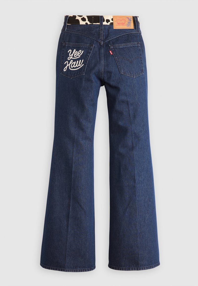 Udførte mørkeblå denim jeans med broderet "Yee Haw" på baglommen og en cow-print talje. Har klassisk syning og lommer.