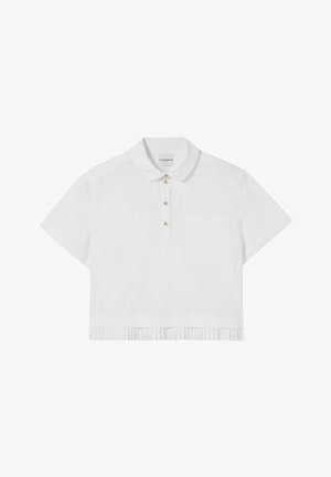 Polo shirt blanc à manches courtes avec col, patte de boutonnage à cinq boutons dorés, poche poitrine unique et détails de bas plissé.