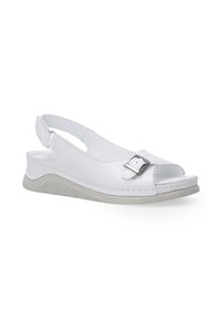 Witte lederen slingback sandaal met een open teen, zilveren gesp accent en een gestructureerde lichtgrijze rubberen zool.