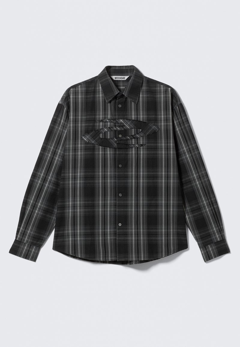 Μαύρο και γκρι καρό πουκάμισο με κουμπιά, μοναδικό σχέδιο ζωντανού τσέπης και μακριά μανίκια, κατασκευασμένο από ελαφρύ ύφασμα.