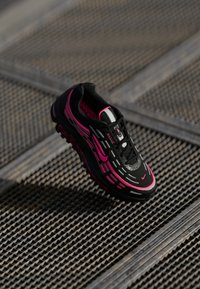 AIR MAX TL UNISEX Sneaker low black/hyper pink/metallic  silver-coloured
