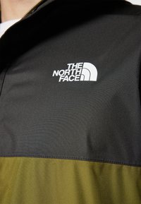 The North Face M QUEST ZIP-IN JACKET - EU - Lauko striukė - forest olive/black