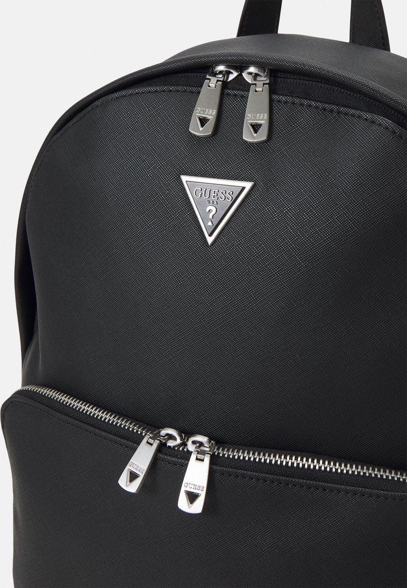Guess Laptop rugzak rugzak met laptopvak Milano Backpack Dark Black zwart HMMILOP5219 DAB - Nu Guess Laptop rugzak rugzak met laptopvak Milano Backpack Dark Black zwart HMMILOP5219 DAB - Nu