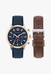 Nautica N16695G NCT 17 Orologio da uomo in acciaio inox spazzolato con Nautica N16695G NCT 17 Orologio da uomo in acciaio inox spazzolato con