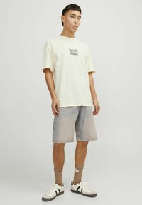 Jack & Jones RUNDHALS - T-shirt print - buttercream