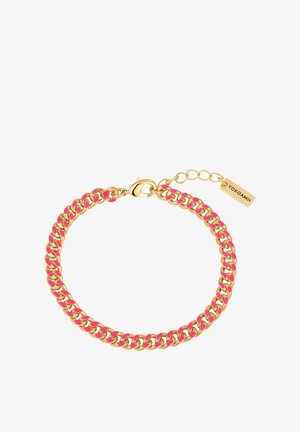 Arany lánc karkötő rózsaszín emaillel díszítve. Felszereltsége egy homárkapocs és egy hosszabbító lánc, amelyen a "YOKOAMII" feliratú címke található.