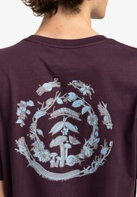 Element WORLD fioletowy