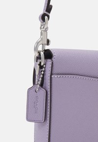 COACH CROSSGRAIN CROSSBODY SET - Mala a tiracolo - soft purple