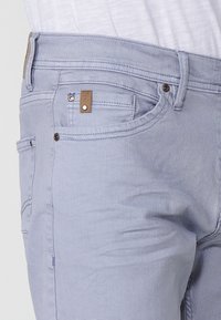 Neizbrano, light blue