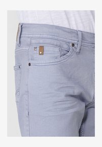 Neizbrano, light blue