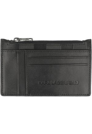 Zwarte leren kaarthouder met geperst "Karl Lagerfeld"-logo, vier kaartvakken en een bovenvak met ritssluiting en getextureerde rand.